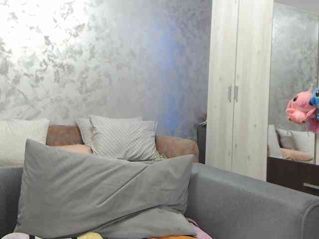 LovePinkLilli webcam