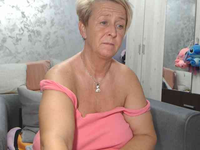 LovePinkLilli webcam