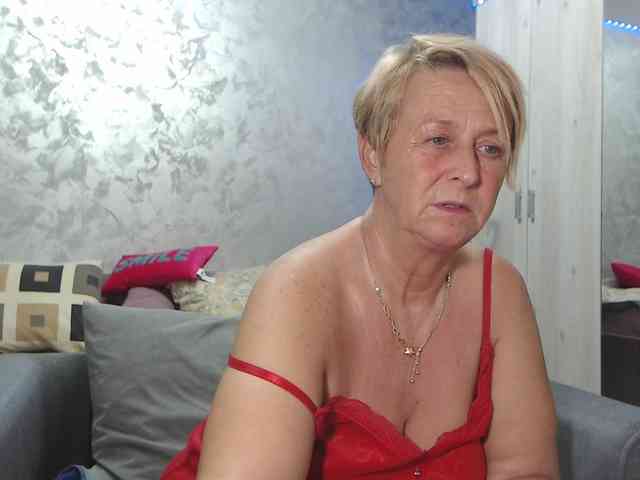 LovePinkLilli webcam