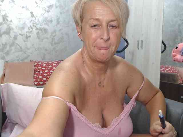 LovePinkLilli webcam