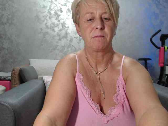 LovePinkLilli webcam
