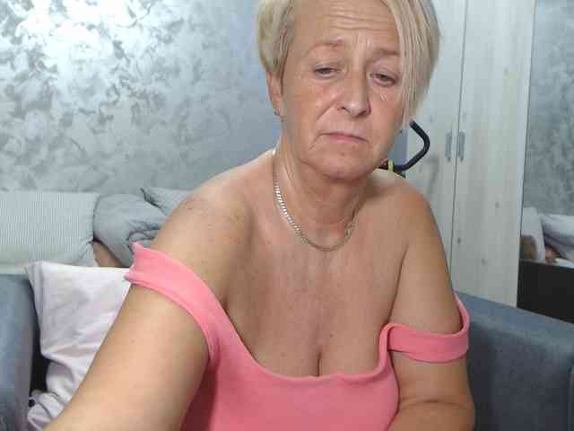 LovePinkLilli webcam