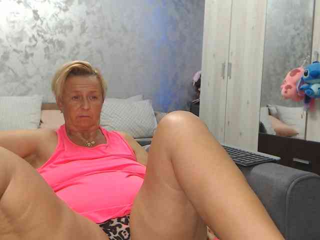 LovePinkLilli webcam