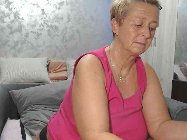 LovePinkLilli webcam