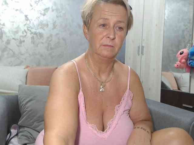 LovePinkLilli webcam