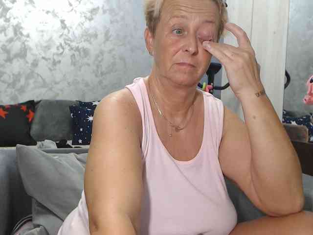 LovePinkLilli webcam