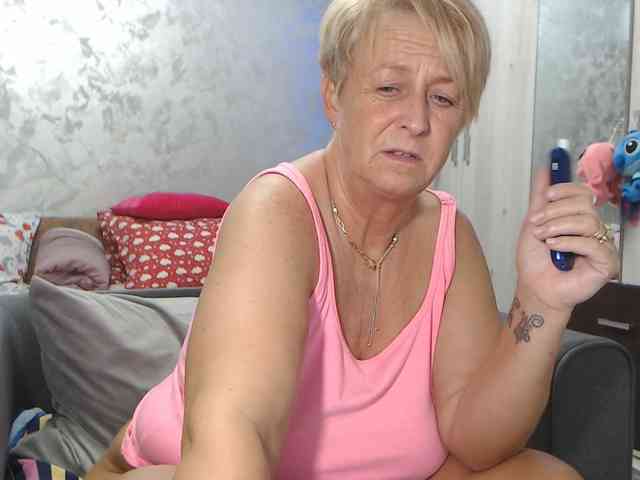 LovePinkLilli webcam