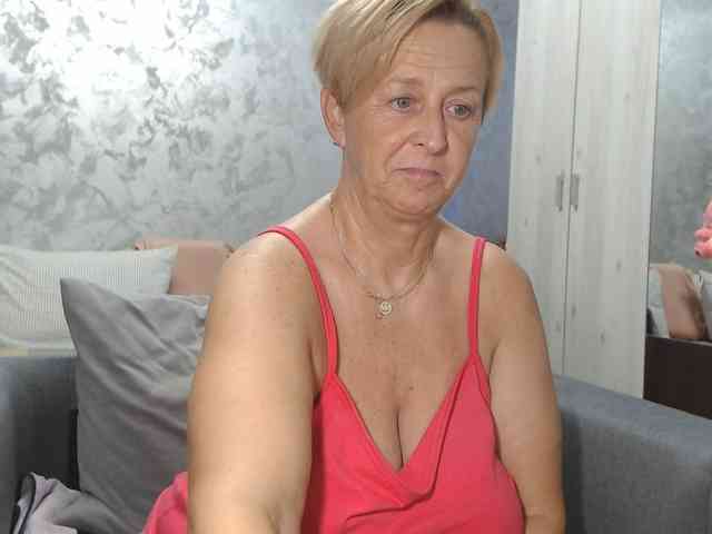LovePinkLilli webcam