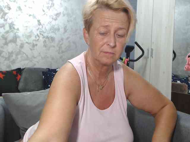 LovePinkLilli webcam