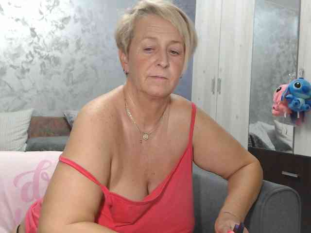 LovePinkLilli webcam