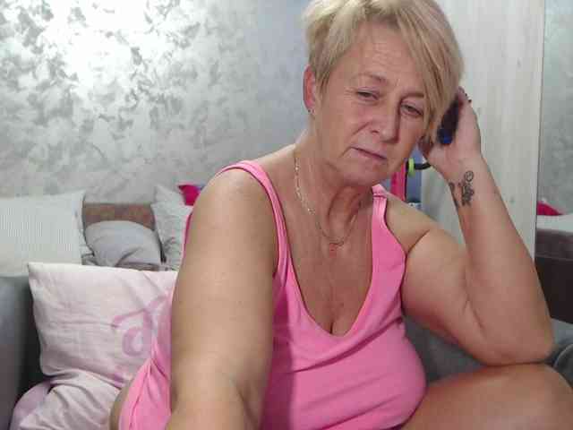 LovePinkLilli webcam