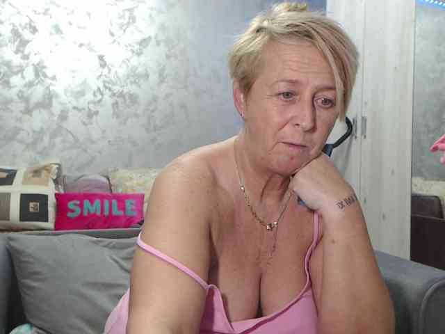 LovePinkLilli webcam