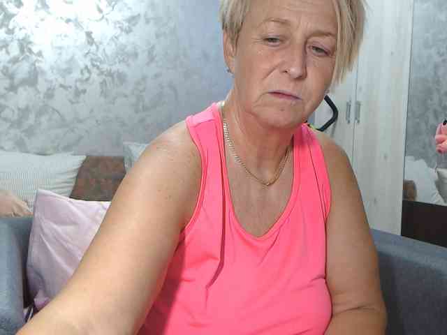 LovePinkLilli webcam
