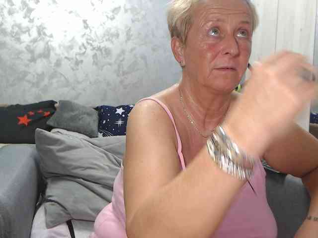LovePinkLilli webcam