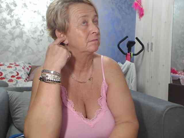 LovePinkLilli webcam