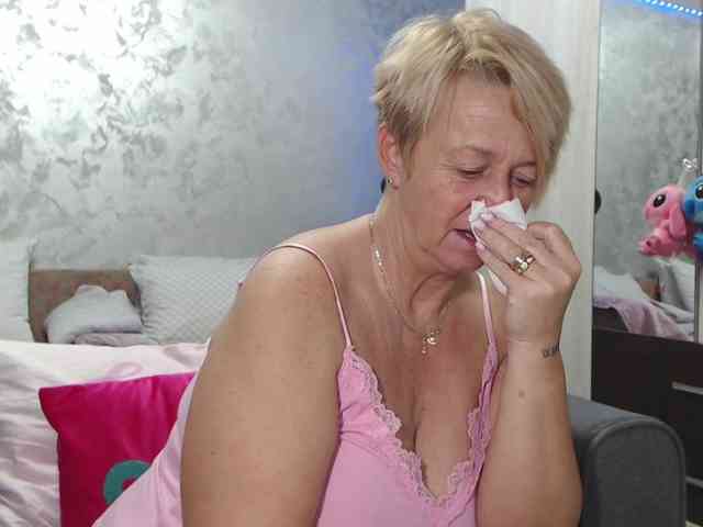 LovePinkLilli webcam