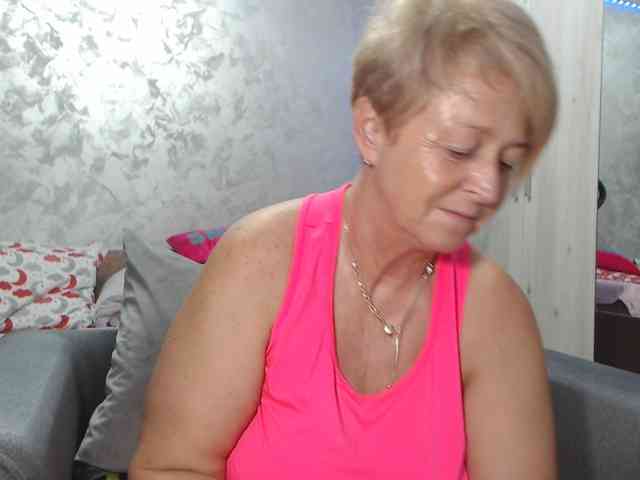 LovePinkLilli webcam