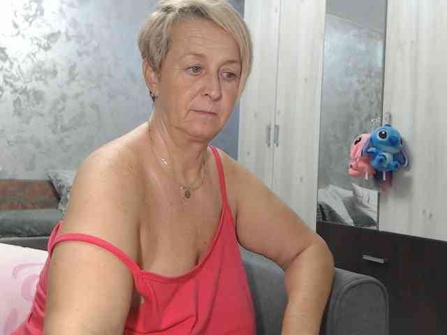 LovePinkLilli webcam