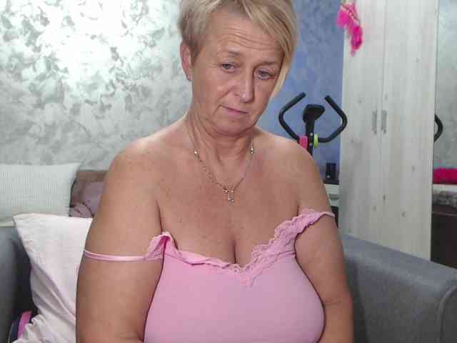 LovePinkLilli webcam