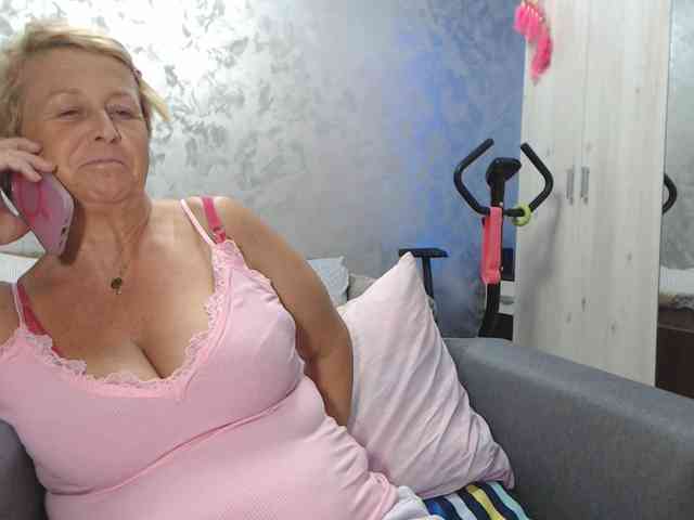 LovePinkLilli webcam