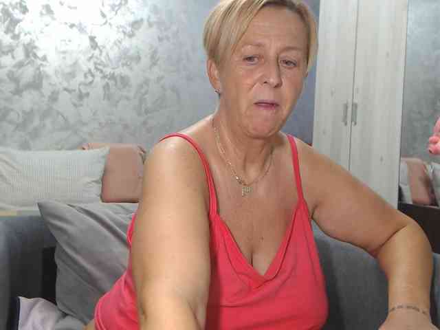 LovePinkLilli webcam