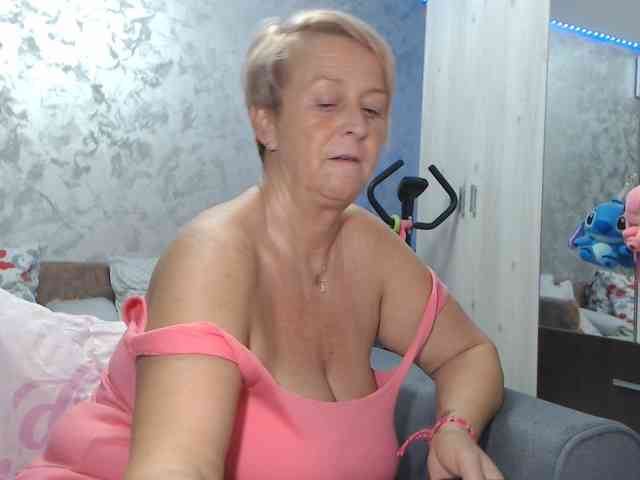LovePinkLilli webcam