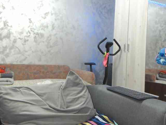 LovePinkLilli webcam
