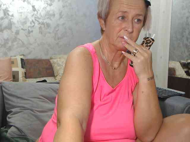 LovePinkLilli webcam