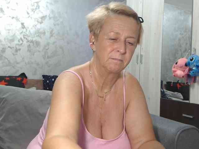 LovePinkLilli webcam