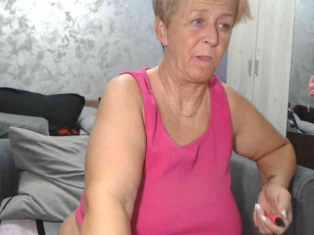 LovePinkLilli webcam
