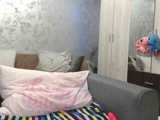 LovePinkLilli webcam