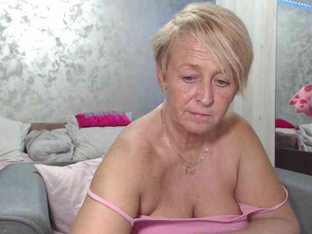 LovePinkLilli webcam