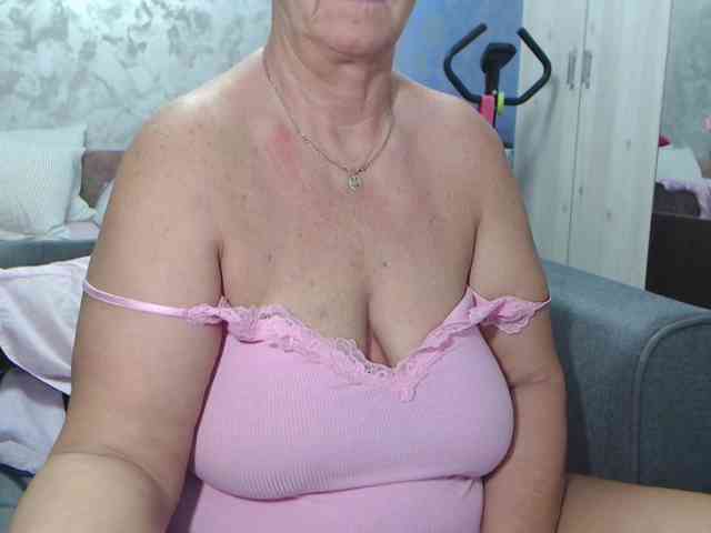 LovePinkLilli webcam