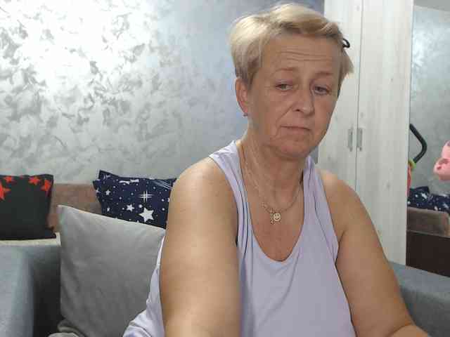 LovePinkLilli webcam