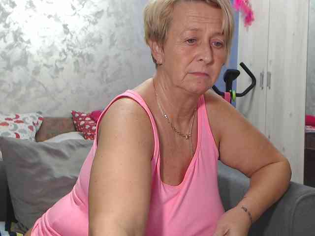 LovePinkLilli webcam