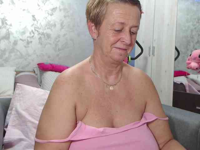 LovePinkLilli webcam