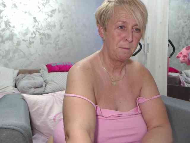 LovePinkLilli webcam