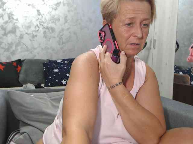 LovePinkLilli webcam