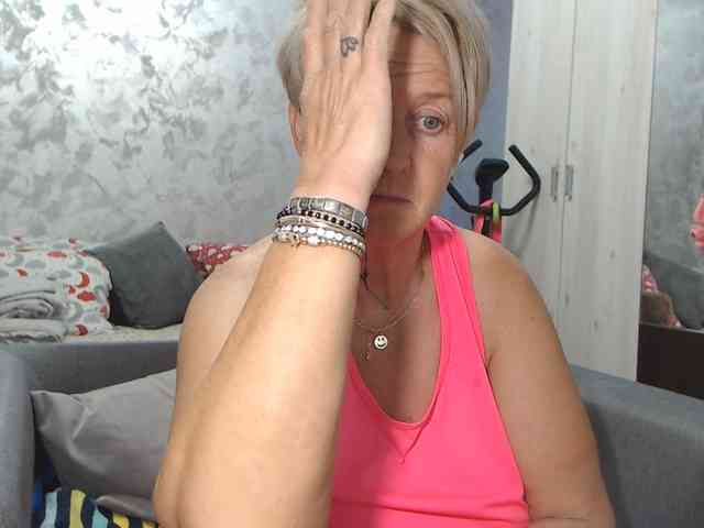LovePinkLilli webcam
