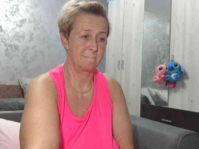 LovePinkLilli webcam