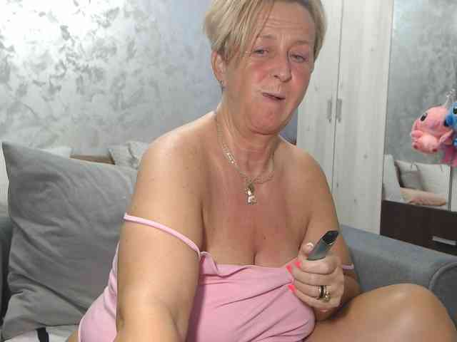 LovePinkLilli webcam