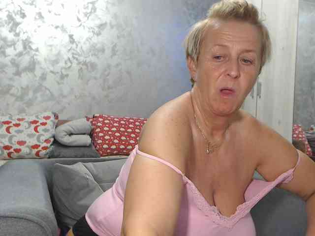 LovePinkLilli webcam