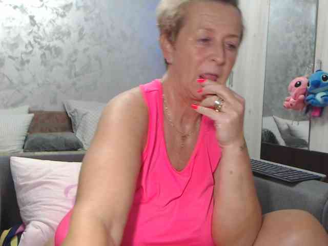 LovePinkLilli webcam