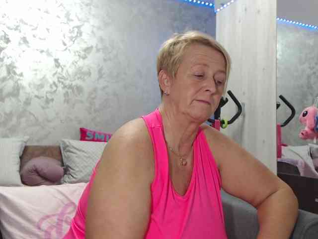 LovePinkLilli webcam