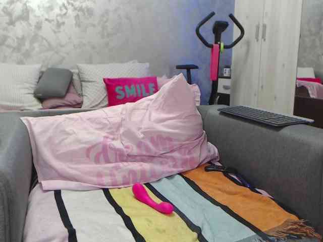 LovePinkLilli webcam