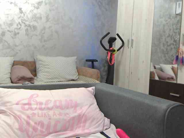 LovePinkLilli webcam