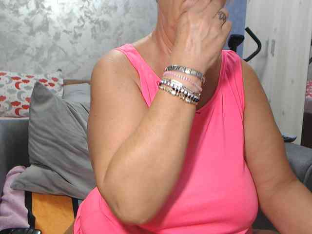 LovePinkLilli webcam