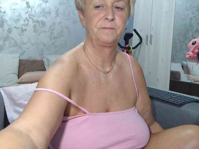 LovePinkLilli webcam