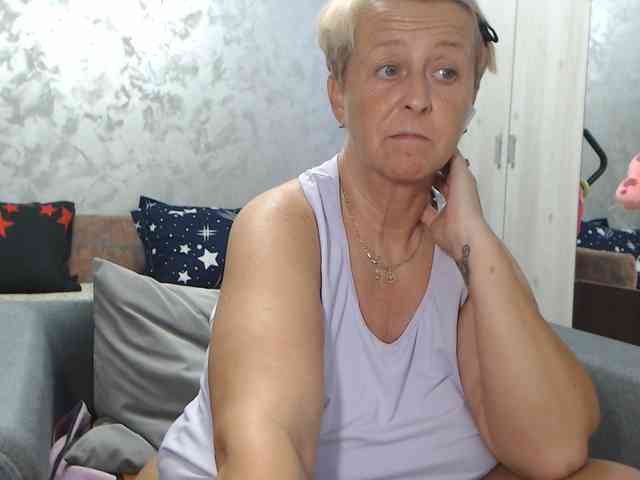 LovePinkLilli webcam