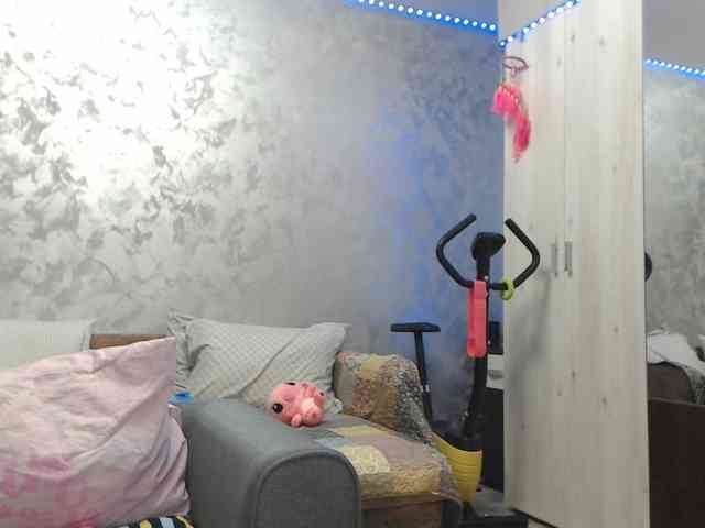 LovePinkLilli webcam